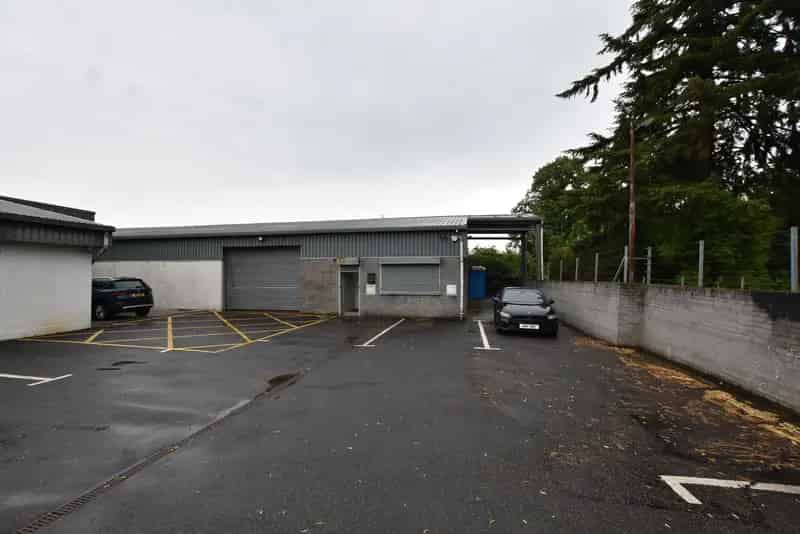 Stirling Industrial Unit 5054 sq ft Workshop For Lease