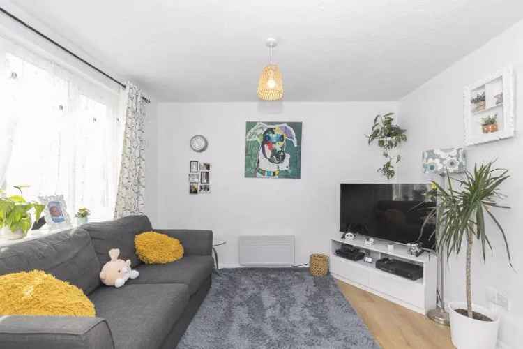 1 Bedroom Flat for Sale Near River Avon