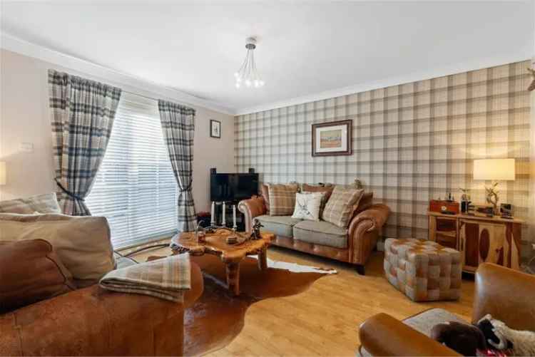 4 Bed House - Semi Detached with 1 Reception Room