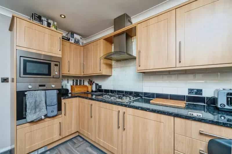 Spacious Four Bedroom Terrace House - Ideal Family Home