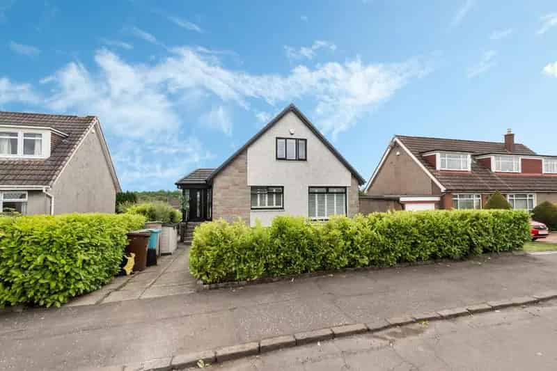 3 Bedroom Detached House for Sale in Stepps