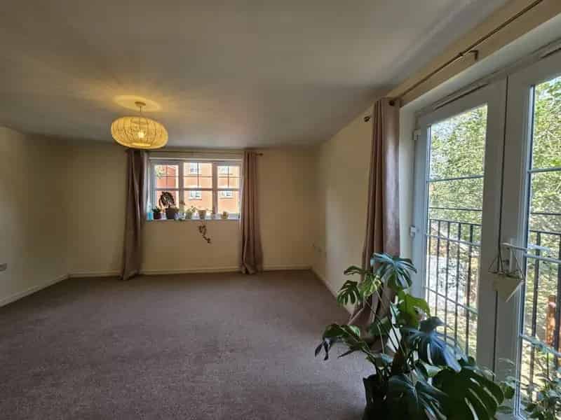2 Bedroom Flat For Sale