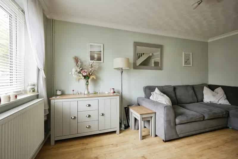 2 Bed House Near City Centre - Modern Kitchen & Conservatory