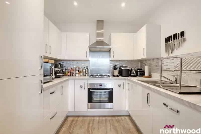 One Bedroom Apartment Chelmsford Modern Bathroom Balcony Leasehold