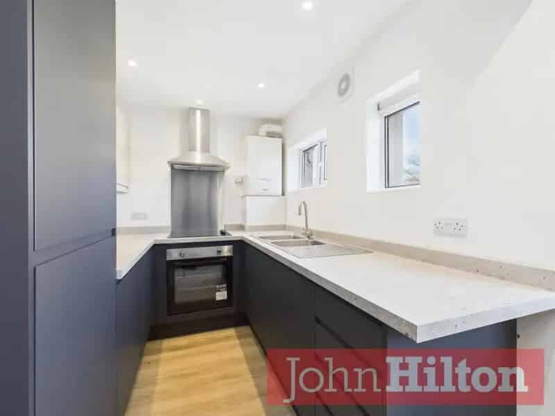 6 Bedroom Student House Newly Renovated Available July 2025