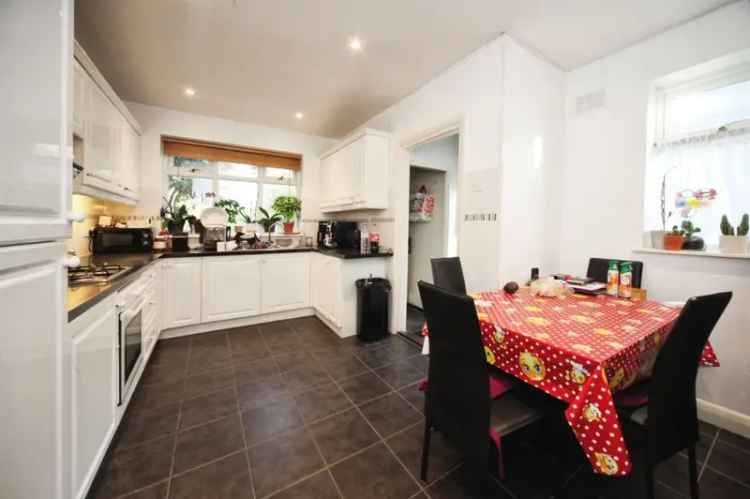 Bungalow For Sale in Stanton Road, England