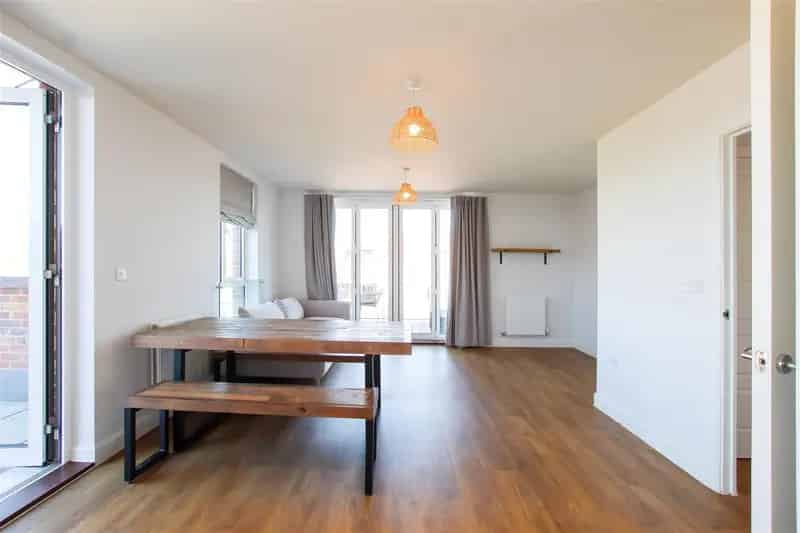 2 Bedroom Penthouse Apartment to Rent