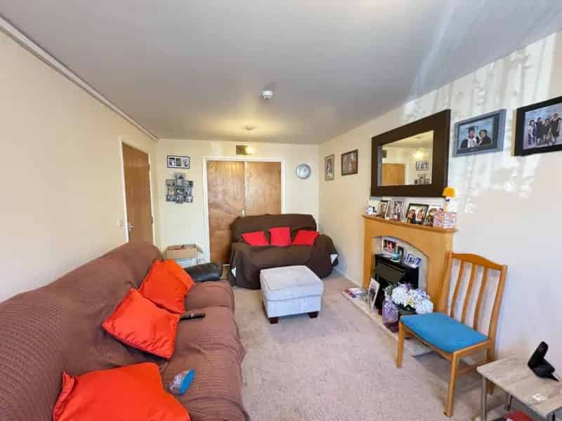 4 Bedroom Mid Terrace House For Sale