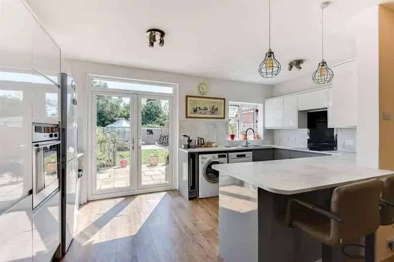 3 Bed House For Sale Broadwater