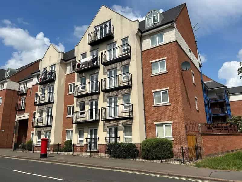 2 bedroom flat for sale