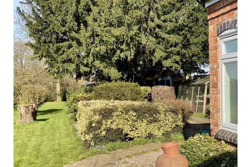 3 Bed House for Sale - Traditional Charm and Modern Comforts