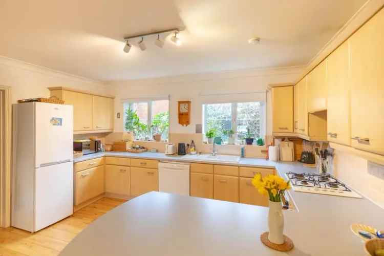 5 Bedroom Semi-Detached House for Sale