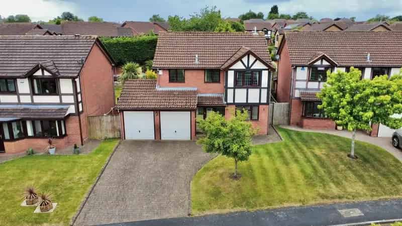 4 Bedroom Detached House For Sale in Walmley