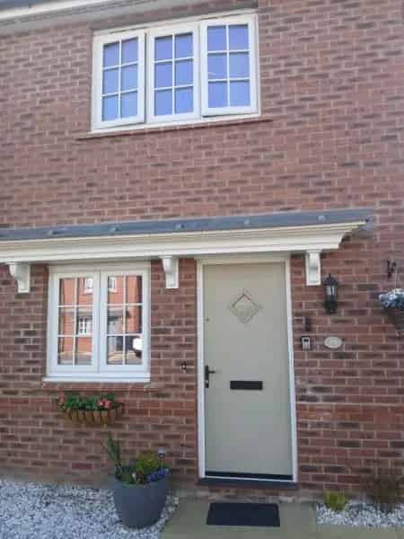 2 Bed Semi Detached House with Driveway