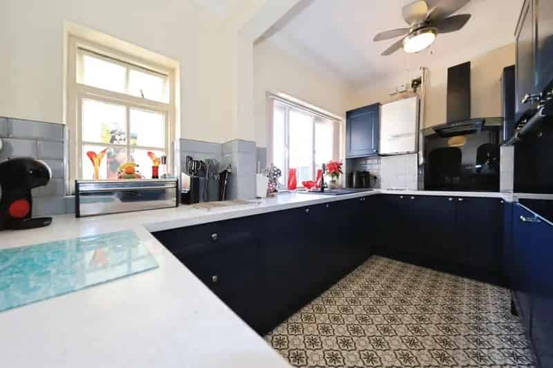 Four Bedroom Family Home Near Brintons Park