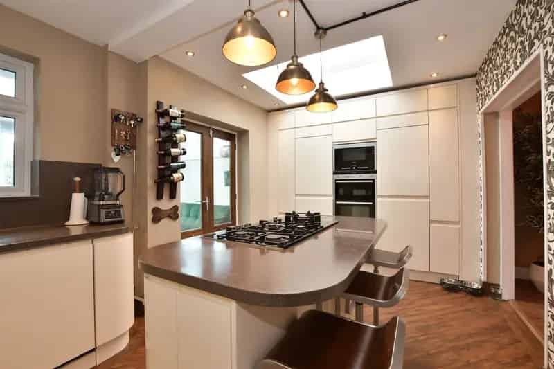 4 Bedroom Semi-Detached House for Sale Near Hornchurch
