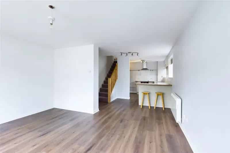 2 Bedroom Maisonette Near Preston Park