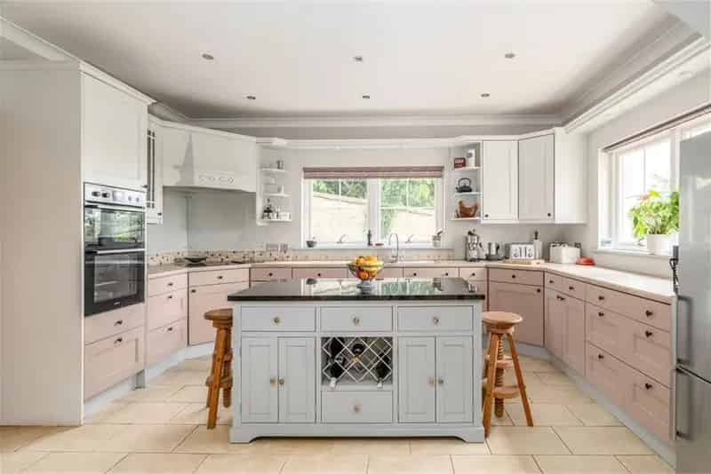 4 Bed Detached House with 3 Reception Rooms and Stunning Views
