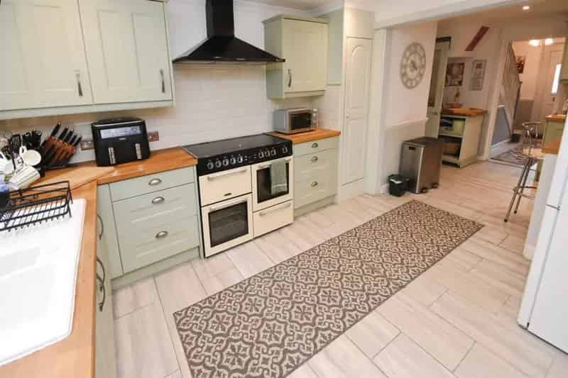3-4 Bedroom Family Home with Large Garden and Ample Parking