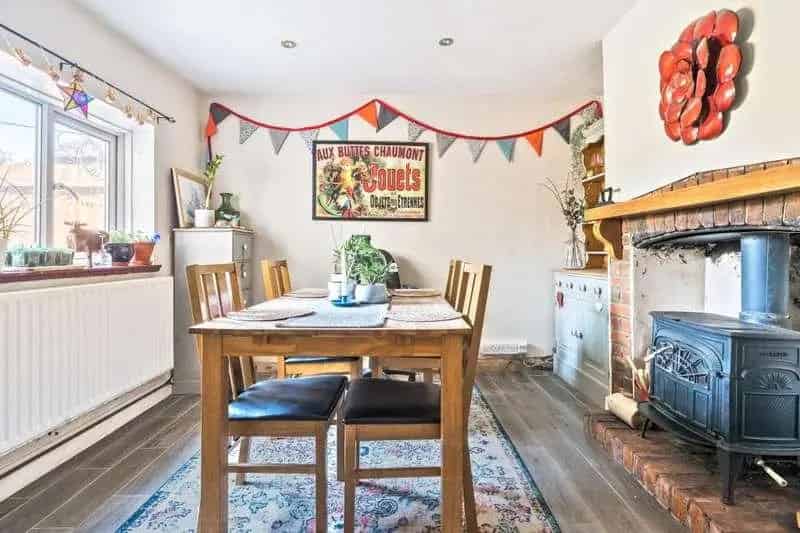 3 Bed Cottage Near Broadway - Modern & Character Features