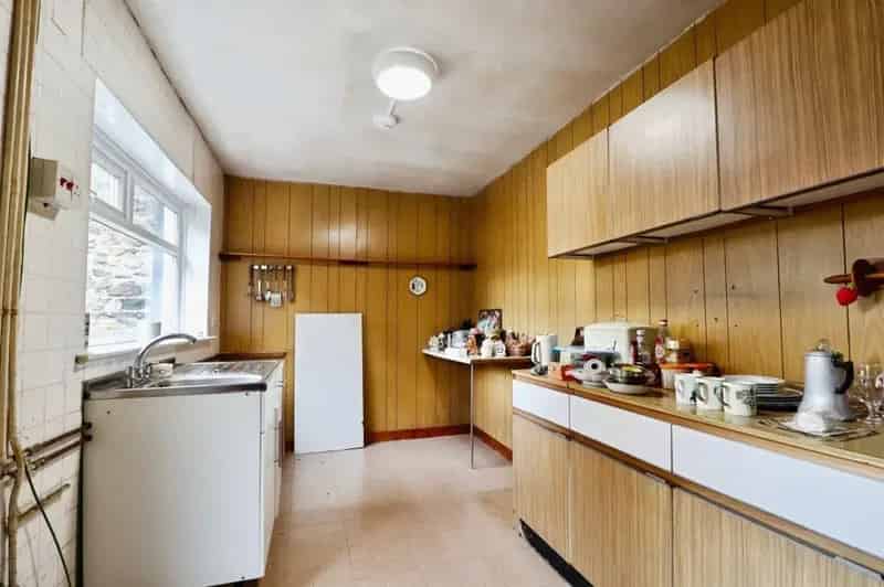 2 Bedroom Character Property No Onward Chain Near Amenities