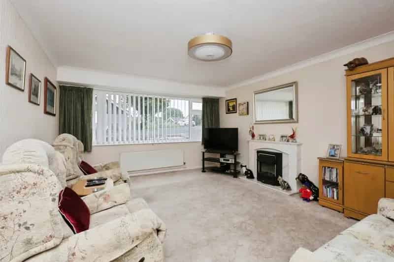 Two Three Bedroom Detached Bungalow West Hampden Park