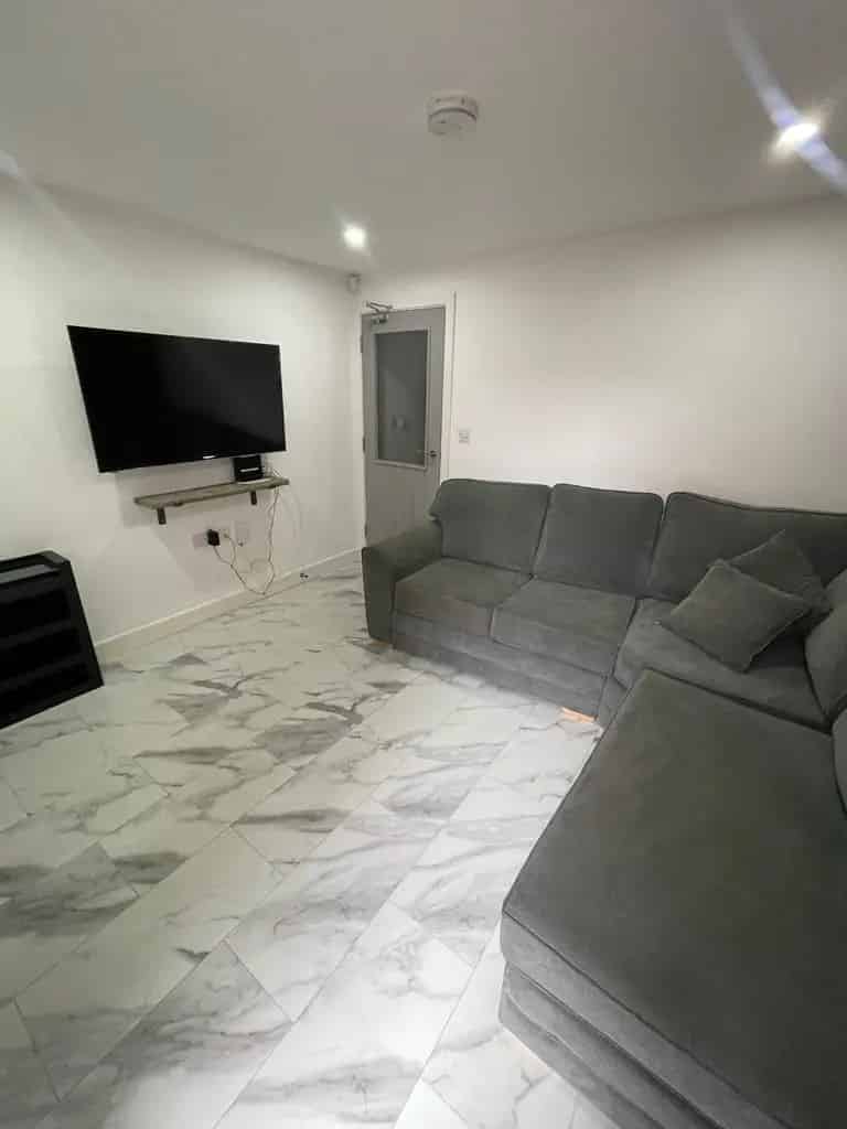 5 bedroom terraced house to rent