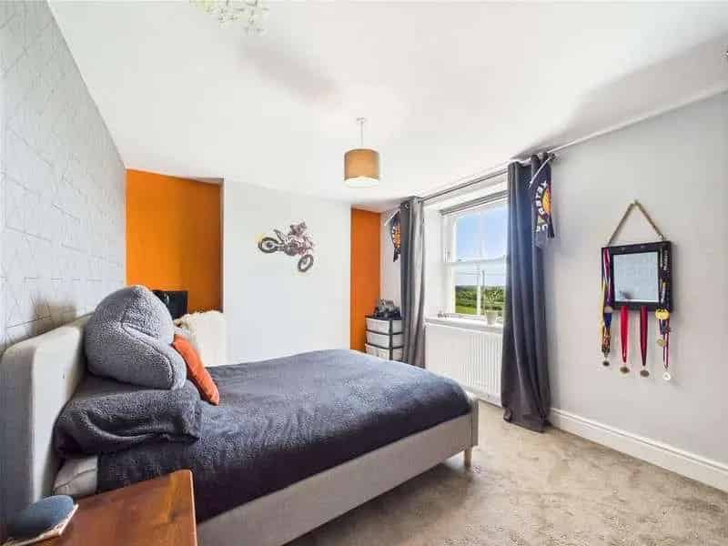 7 Bed House for Sale with 3 Acres of Land and AirBnB