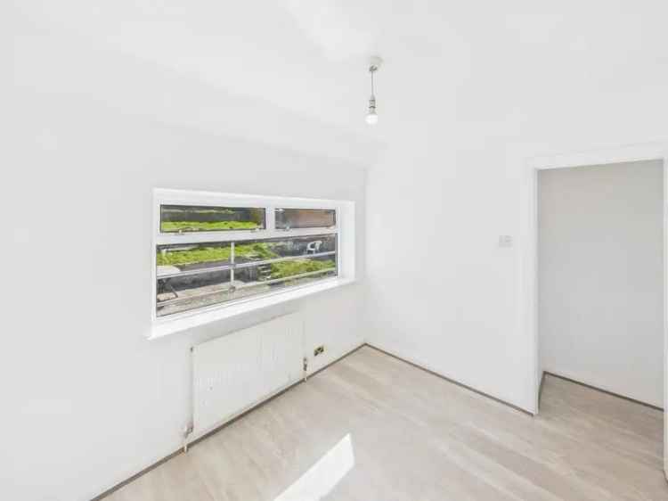 5 Bedroom Detached House Family Home