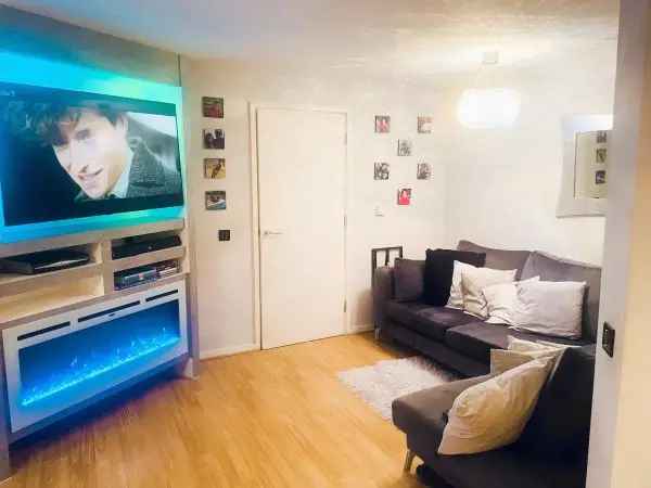 Flat For Rent in Coventry, England