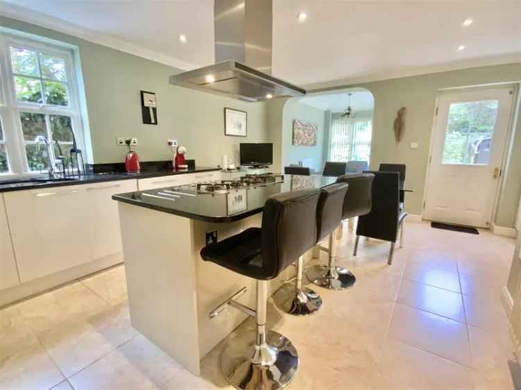 Semi-Detached House for sale with 5 bedrooms, Willow Lane, Stony Stratford