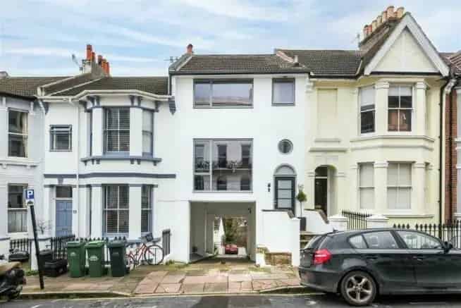 3 Bedroom Terraced House with Roof Terrace