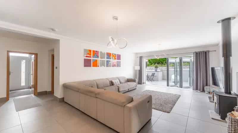 Luxury Detached Villa with Dual Access and Extensive Grounds