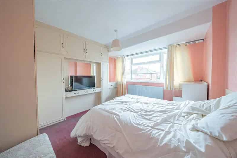 Family Home Needing Modernisation Large Garden Garage