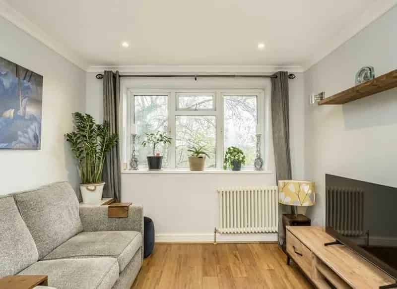 One Double Bedroom Victorian Conversion Apartment Wimbledon