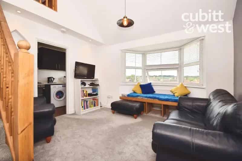 2 Bedroom Maisonette to Rent in East Grinstead