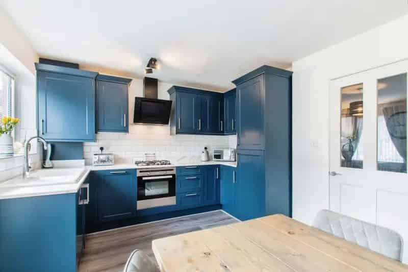 Modern 3-Bedroom Semi-Detached House in Middleton