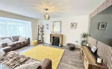 5 Bedroom Detached Home with Garden Studio and Solar PV