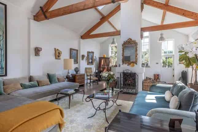 Detached House for Sale in London SW11