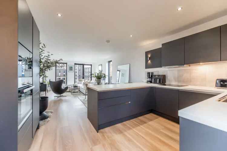 Stunning 2-Bedroom Top Floor Flat in Yorkhill West End Glasgow