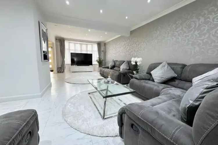 3 Bedroom House for Sale in Ilford