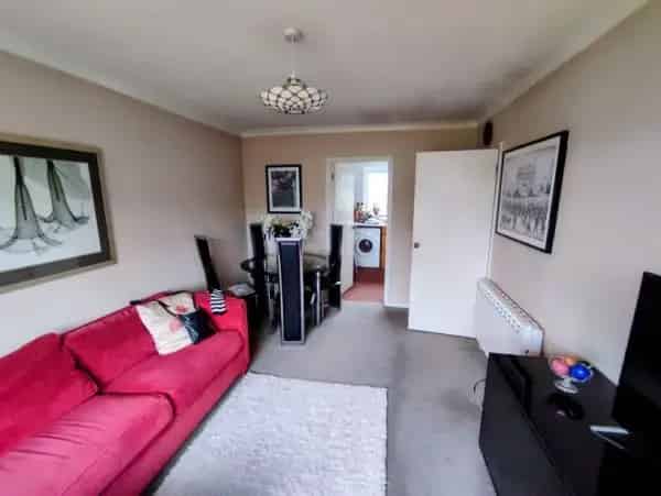 First Floor Flat Swap East Sussex London