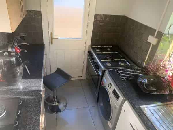 3 Bedroom House Near Transport Links and Shops