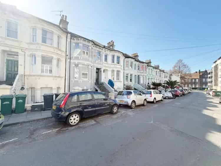 3 Bedroom Maisonette for Sale