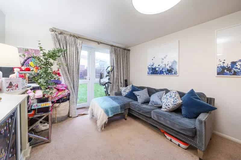 2-Bedroom House with Garden Garage and Ample Parking