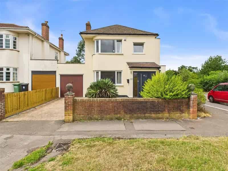 3 Bedroom Link Detached House for Sale