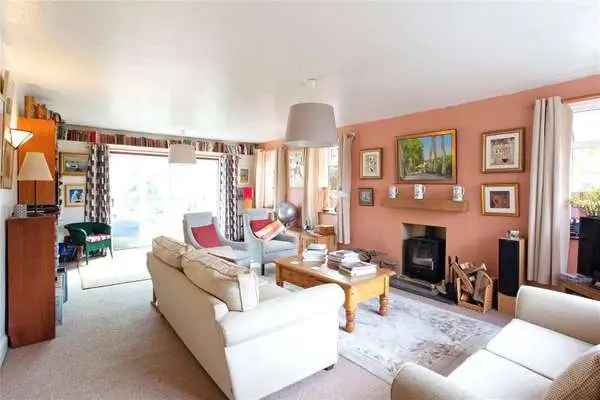 Large Detached House with Annexe Potential and Extensive Parking