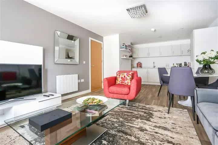 2 Bed Edgbaston Apartment Park Central High Spec Finish