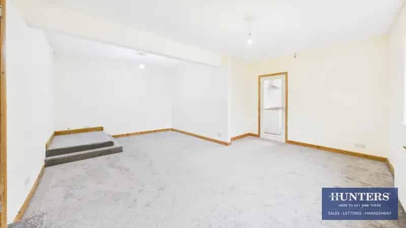 2 bedroom Flat
 To Let