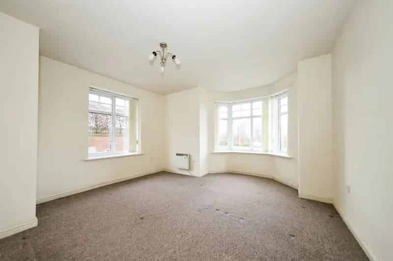 Spacious 2-Bed Apartment Near Wolverhampton City Centre